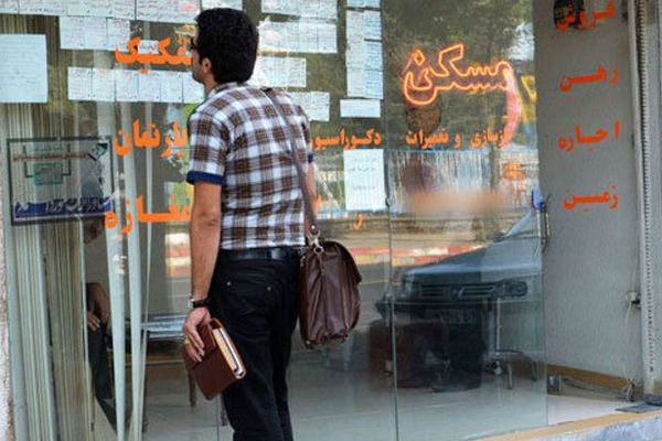 ارتفاع الإيجارات يجبر سكان العاصمة الإيرانية على تركها وتخزين أثاثهم في حاويات رخيصة