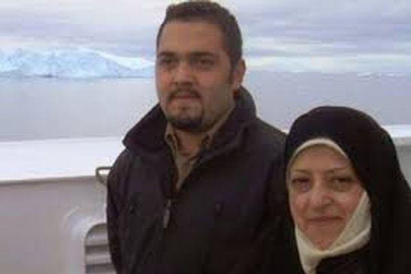 گروگان پیشین سفارت آمریکا: پسر معصومه ابتکار گروگانگیر، در لسآنجلس زندگی راحتی دارد