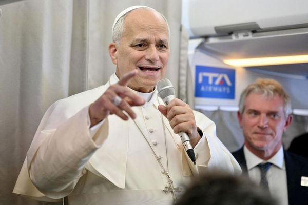 پاپ از ترامپ خواست اگر هدف آمریکا تغییر مادورو است، آن را از مسیر «غیرنظامی» دنبال کند