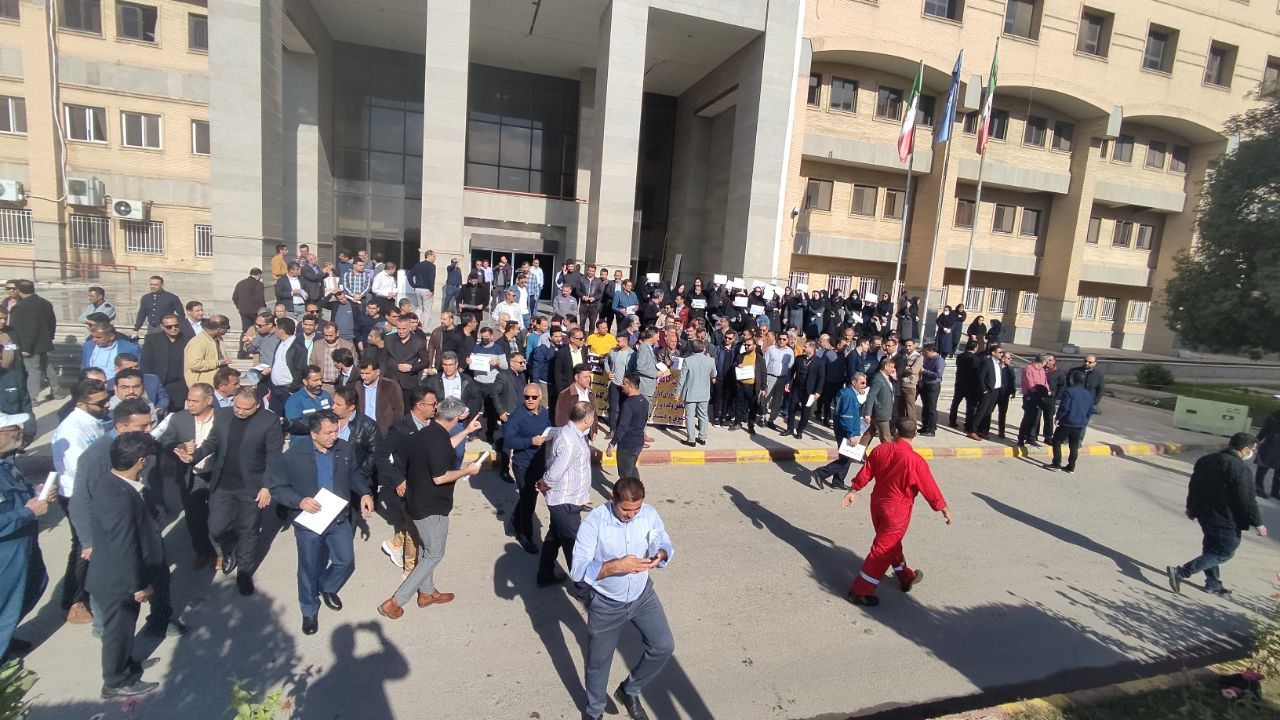 کارگران پارس جنوبی و کارکنان شرکت ملی مناطق نفت‌خیز جنوب تجمع اعتراضی کردند