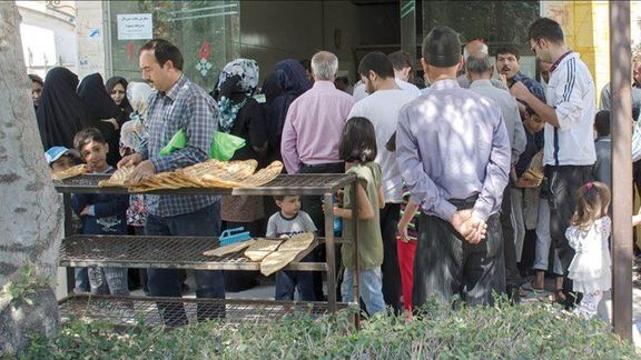 معاون استاندار تهران: باید برای خرید اینترنتی نان هم صف رعایت شود