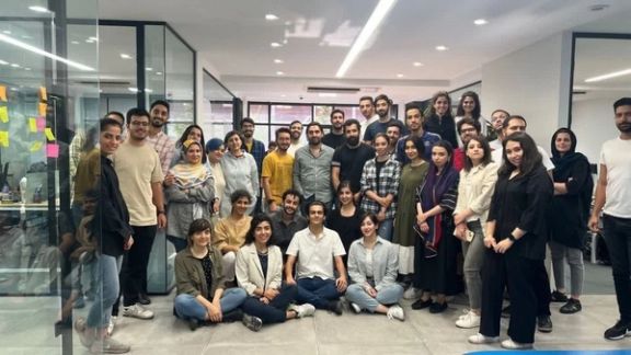 Iranian Insurance Retailer Suspended Over Hijab Violation