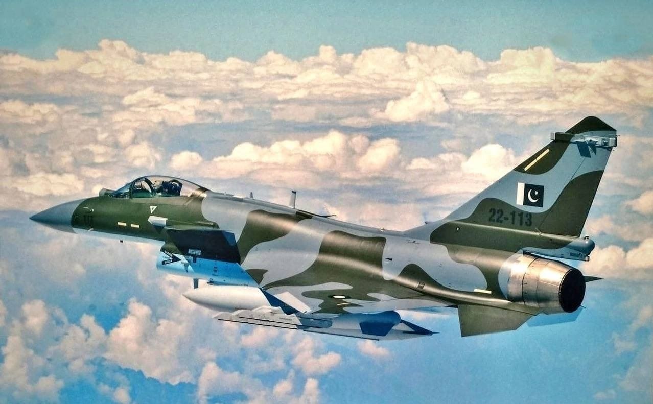 جنگنده جی- ۱۰ ساخت چین با برچم پاکستان