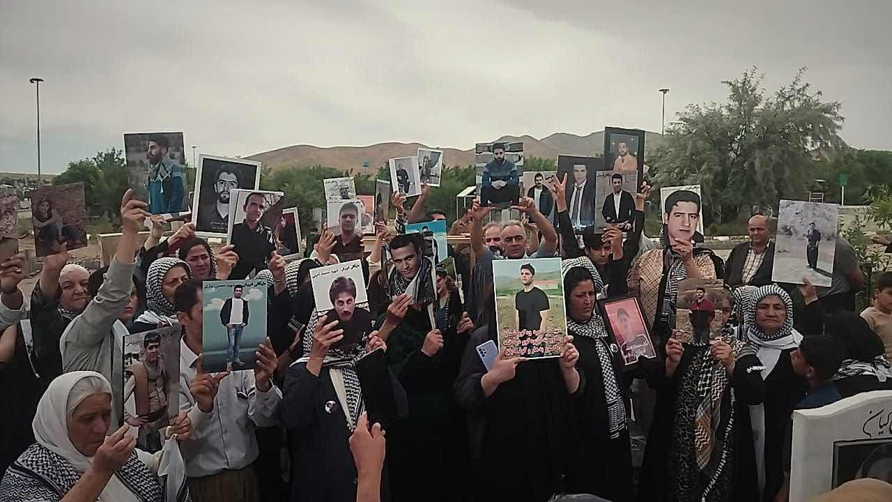 مقاومت خانواده‌های داد‌خواه مقابل فشارهای مستمر امنیتی در سال گذشته