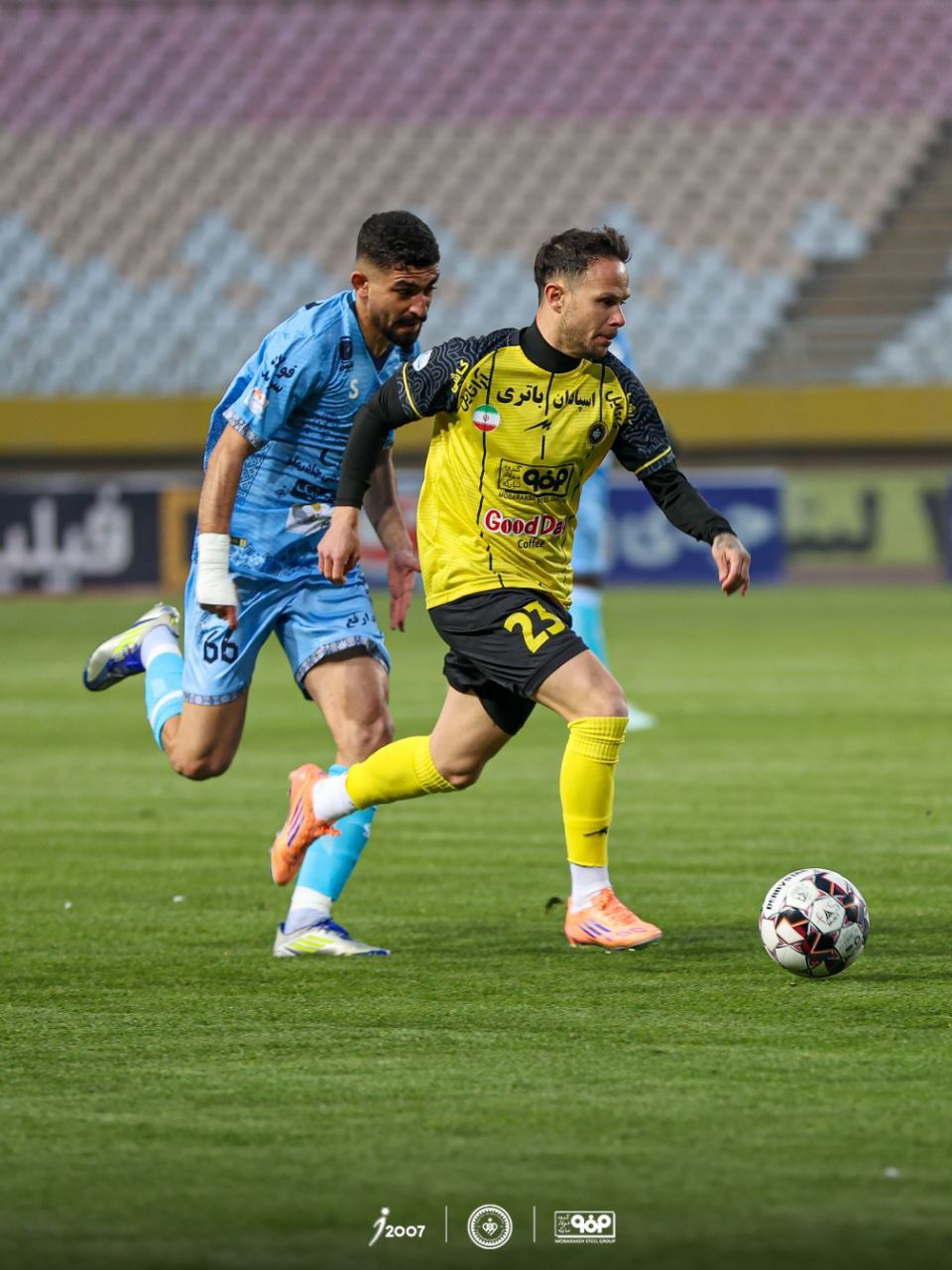 سپاهان ۱-۰ چادرملو؛ رستگاری در آخرین دقیقه، سپاهان با یک بازی کمتر، صدرنشین نیم‌فصل شد