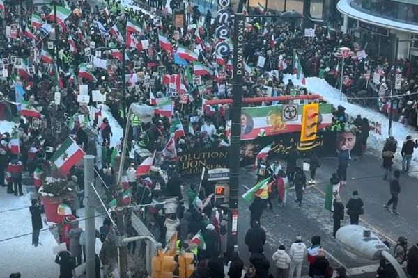 پلیس تورنتو تعداد شرکتکنندگان در تظاهرات ایرانیان را ۱۵۰ هزار نفر اعلام کرد