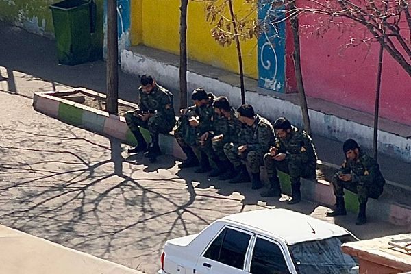 استفاده نیروهای نظامی از مدارس و اماکن عمومی برای فرار از حمله