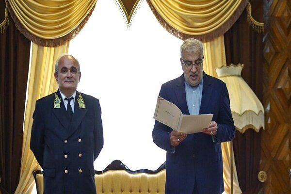 Russian ambassador in Iran Levan Dzhagaryan (left) and Iranian Petroleum Minister Javad Owji 