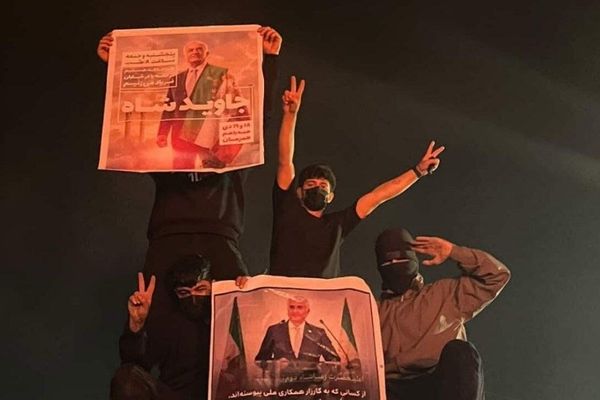 دانشآموزان مدرسهای در تهران در اعتراض به سخنرانی ۲۲ بهمن شعار «جاوید شاه» سر دادند