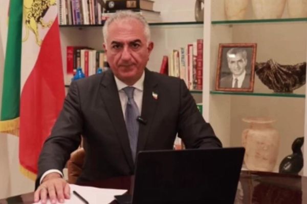 شاهزاده پهلوی: حکومت اجساد را با بولدوزر جمع میکند و برای تحویل پیکرها پول گلوله میگیرد