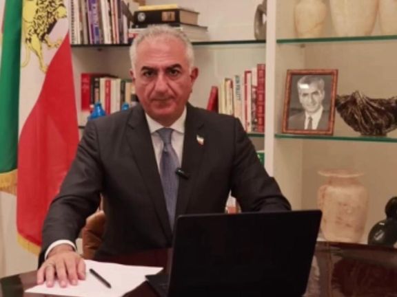 شاهزاده پهلوی: حکومت اجساد را با بولدوزر جمع میکند و برای تحویل پیکرها پول گلوله میگیرد