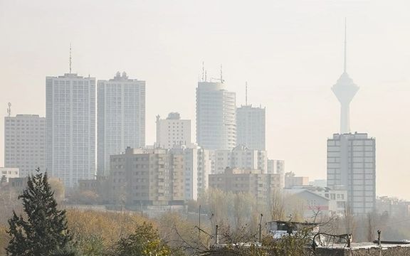 مدارس ابتدایی تهران به دلیل آلودگی شدید هوا تعطیل شدند