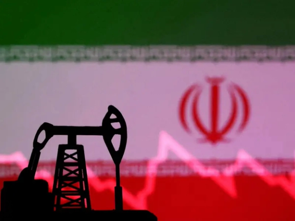 رغم العقوبات الدولية.. خطة إيرانية "عاجلة" لرفع إنتاج النفط إلى 4 ملايين برميل يوميًا