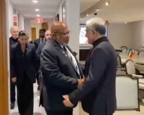 حضور دنیس فرانسیس، رییس مجمع عمومی سازمان ملل در نمایندگی جمهوری اسلامی در این سازمان برای تسلیتگویی به مناسبت مرگ رئیسی، نیویورک، چهارم خرداد