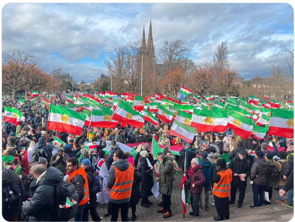 Raisi Tries To Lure Back Expatriates To Iran With Promises