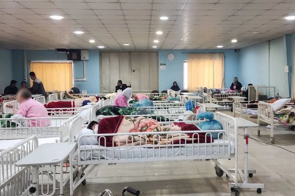 صحيفة إيرانية: تزايد حالات المراهقين المصابين بأعراض حادة نتيجة تعاطي المخدرات