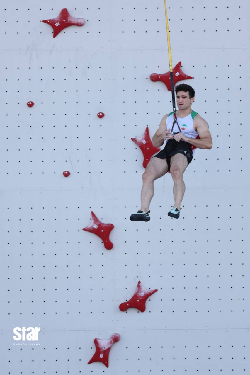 رياضي إيراني تعليقًا على الاحتجاجات: البيت منهار من الأساس