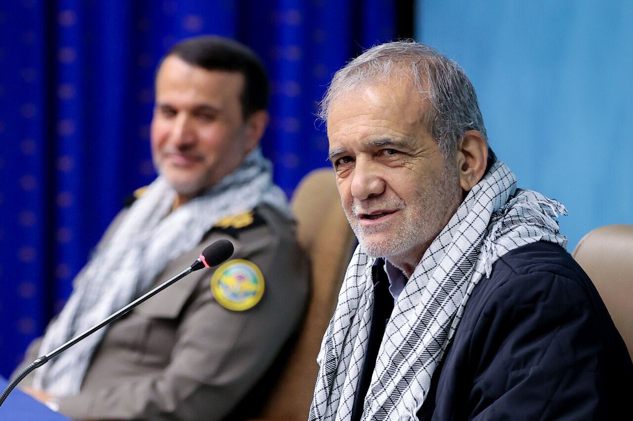 الرئيس الإيراني يصف الصراع العسكري مع إسرائيل بـ"الظاهرة القبيحة"