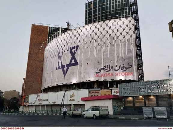 A mural at Tehran’s Vali-Asr square in support of the attack on Israel, what Hamas calls “the operation al-Aqsa storm.” Under the control of an IRGC-linked advertising agency, this specific billboard in one of Tehran’s main squares works as a vessel for the regime to promote its propaganda. (October 2023)