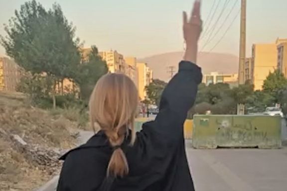 روزنامه همشهری: مخالفان حجاب اجباری میدانند دیوار اول بریزد دیوارهای بعدی آوار میشود