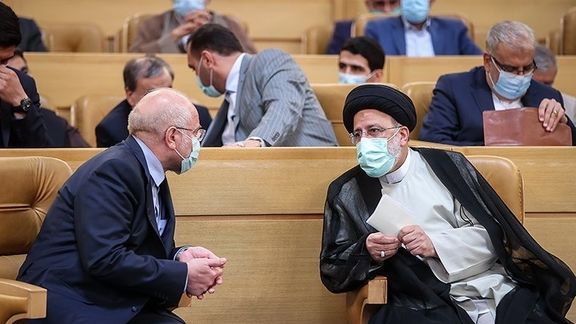 President Raisi and parliament speaker Ghalibaf in a meeting between the government and the legislature on April 18, 2022
