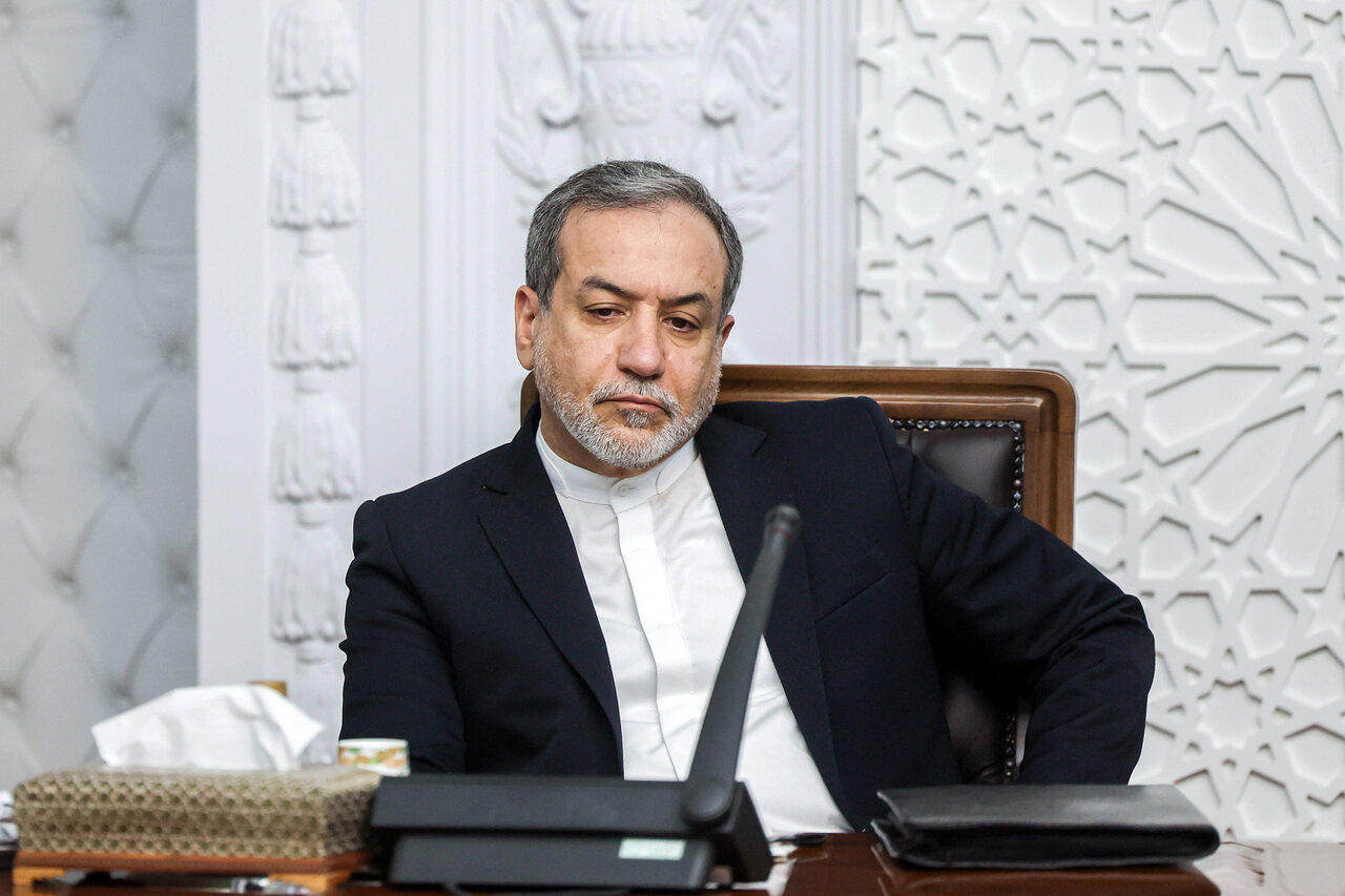 عراقچی درباره احتمال جنگ دوباره: نمی‌دانم گروسی نگران است یا تهدید می‌کند