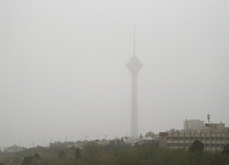 گرد و غبار در ایران؛ تعطیلی خوزستان و مدارس چند استان دیگر، اعتراض‌ها به تعطیل‌ نشدن تهران