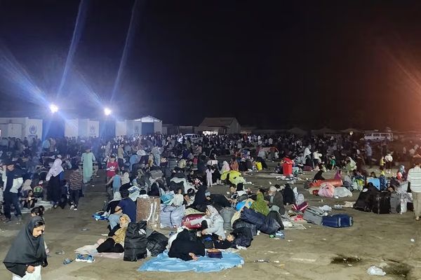 الأفغان... ضحايا النظام الإيراني الصامتون