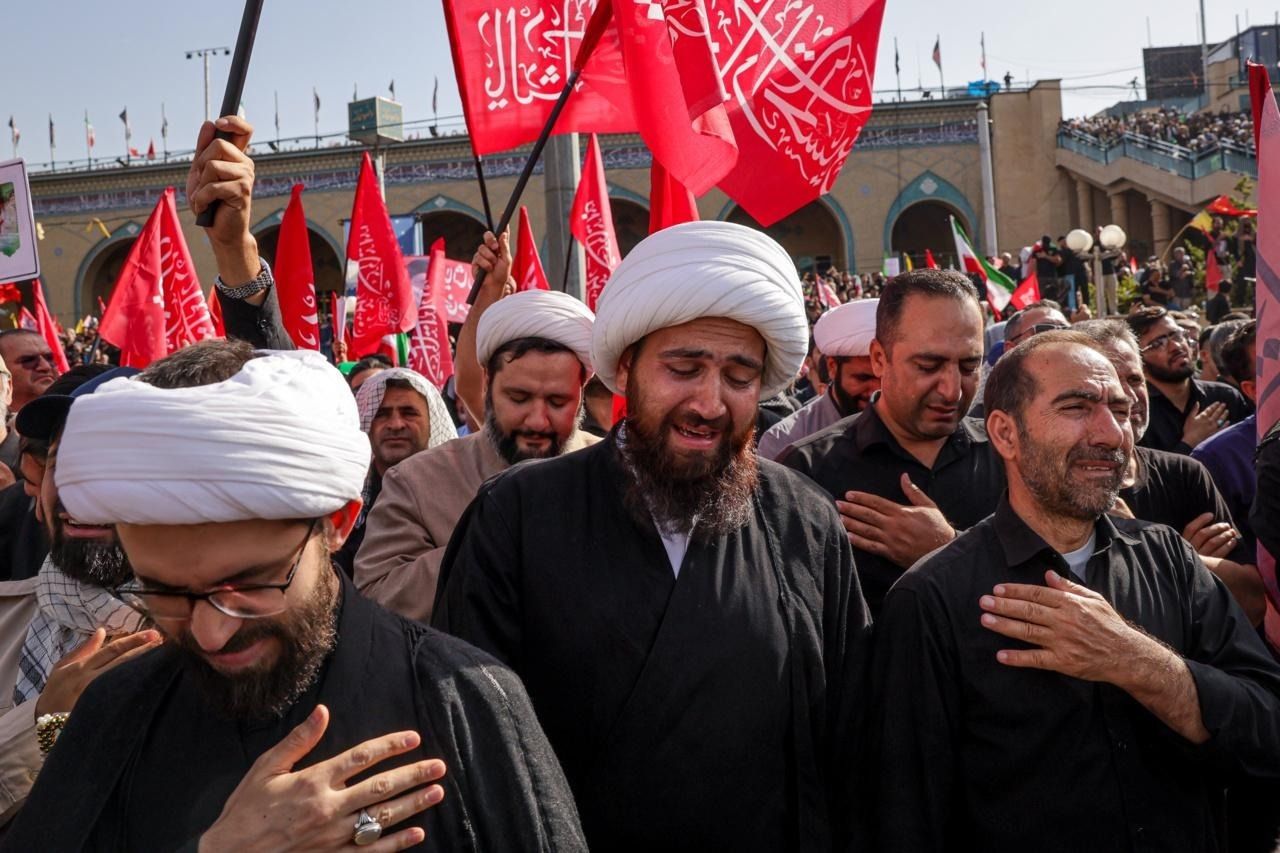 تشییع جنازه خامنهای؛ از جنجال تغییر مسیر در تهران تا ابهام درباره نماز میت در نجف