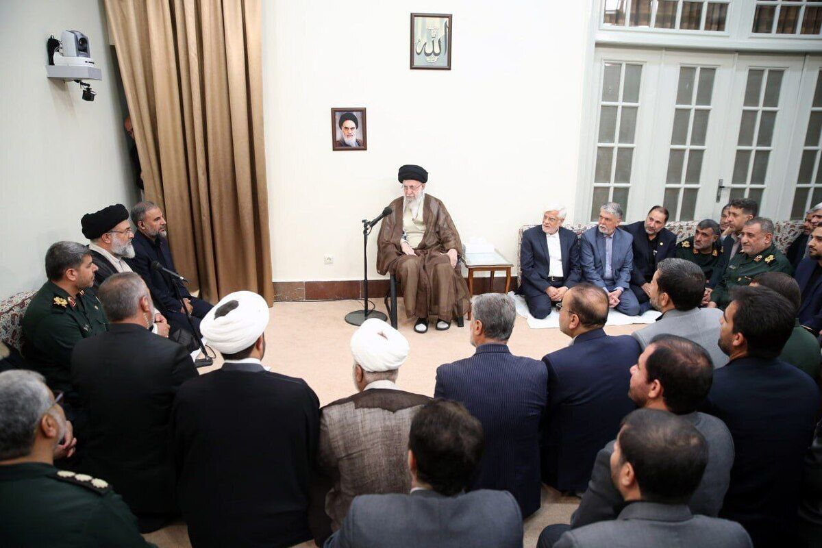 در حالی که هنوز کابینه پزشکیان رای اعتماد مجلس را ندارد، صالحی در کنار عارف به دیدار خامنه‌ای رفت