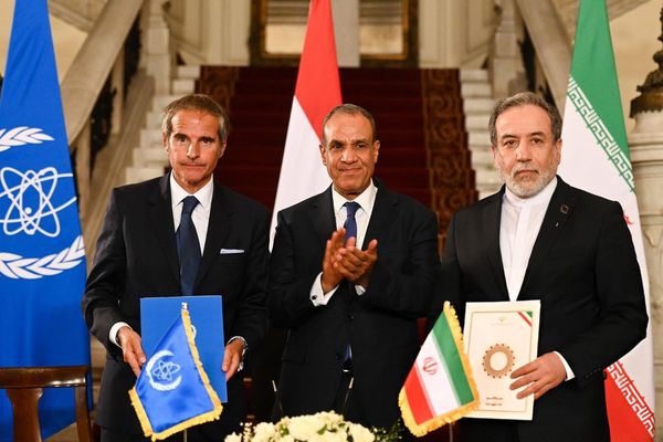 بعد عودة العقوبات.. مصر: طهران وواشنطن تتفقان على مواصلة المشاورات بشأن "النووي الإيراني"