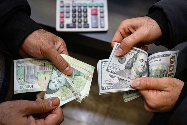 للمرة الخامسة هذا العام.. الدولار يسجل رقمًا قياسيًا جديدًا ويتجاوز 75 ألف تومان إيراني