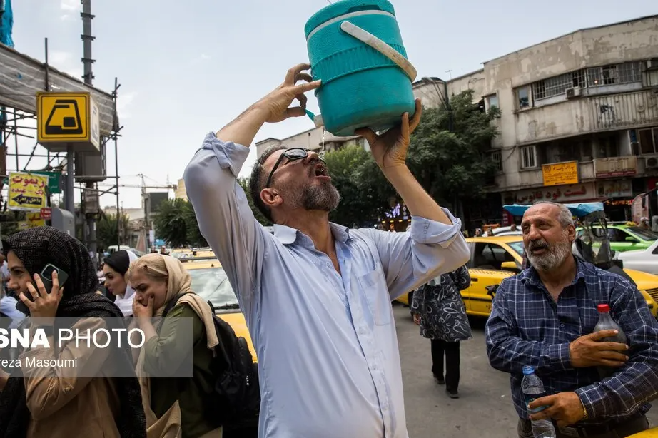 تمديد إغلاق المؤسسات التعليمية والمصرفية والحكومية في نصف محافظات إيران اليوم وغدا