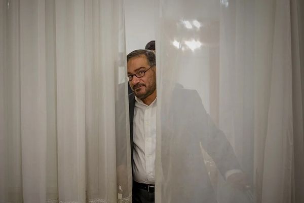 فضيحة زفاف "ابنة شمخاني" تزلزل صورة "الورع الثوري" للنظام الإيراني