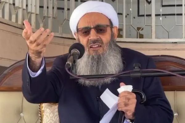 زعيم أهل السُّنَّة في إيران يجدد طلبه بالإفراج عن السجناء السياسيين