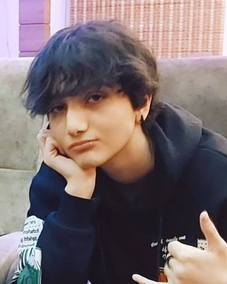 حسین رونقی به دلیل نوشتن درباره آرمیتا گراوند به «بازگرداندن آبروی جمهوری اسلامی» محکوم شد