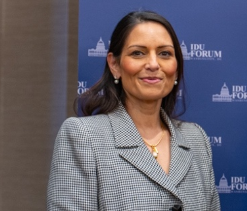 وزيرة بريطانية سابقة: احتجاجات إيران "لحظة بالغة الخطورة في الشرق الأوسط"