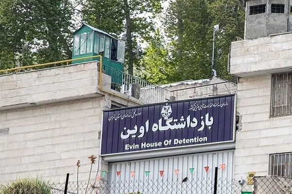 حرمان 13 سجينة إيرانية من الاتصالات والزيارات واستمرار إضراب نرجس منصوري عن الطعام