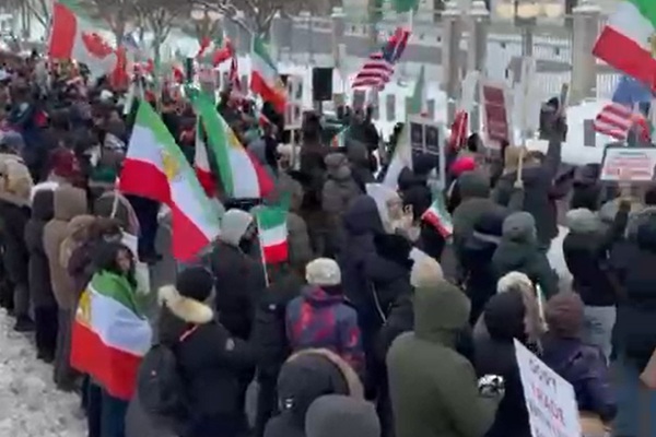 نمایندگان تجمعکنندگان ایرانی در اتاوا در حمایت از مردم ایران با سفیر آمریکا دیدار کردند