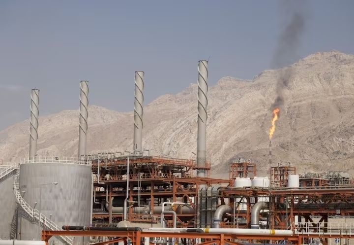 US Congressman Slams Biden Over Iranian Oil Revenue Surge

