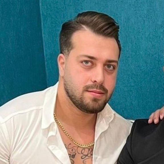 مهران سماک، جوان ۲۷ ساله، در تیراندازی ماموران به تجمعهای شادی مردم در انزلی کشته شد