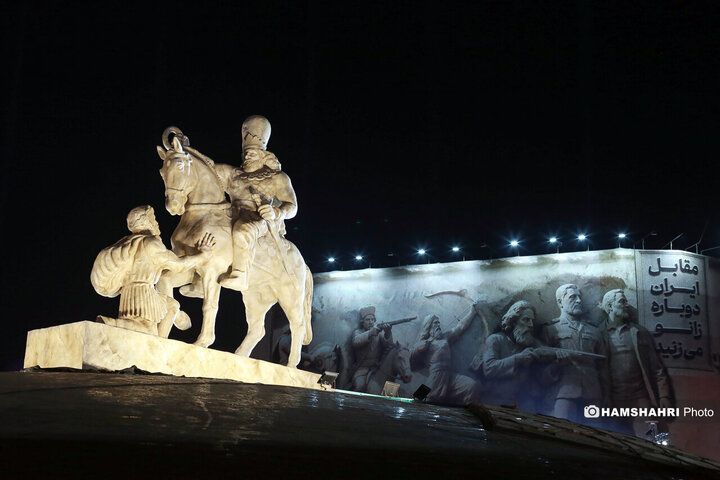 پس از موج تبلیغات حکومت با نمادهای ملی، مجسمه والرین از میدان انقلاب برداشته شد