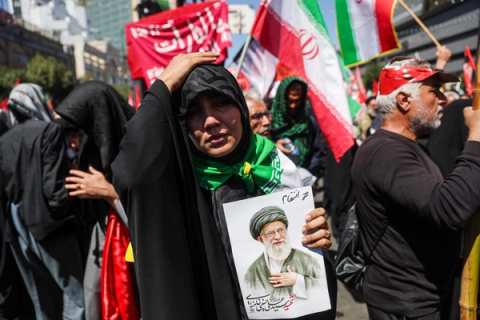 دیکتاتور کشتهشده ایران امروز در مشهد دفن میشود