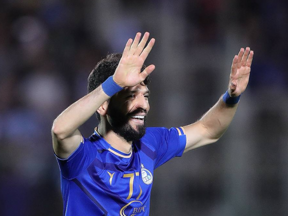 ماشاریپوف توصیه پزشکان به انجام عمل جراحی زانو را رد کرد