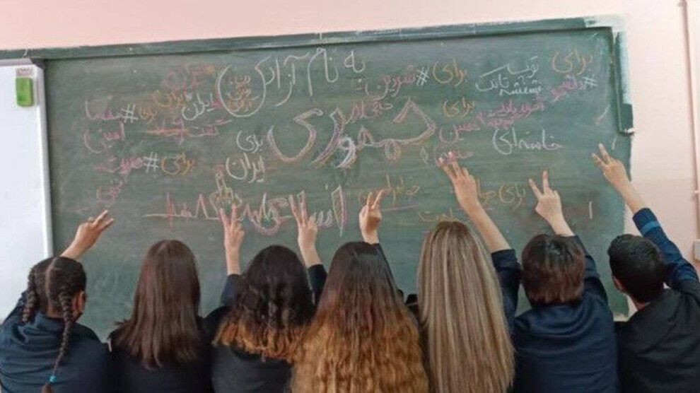 شورای هماهنگی تشکل‌های صنفی فرهنگیان خواستار عزل وزیر «نالایق» آموزش و پرورش شد