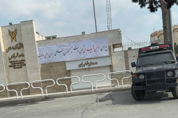 استقرار خودروهای نظامی کنار دانشگاه آزاد شهر قدس