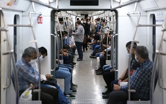 خبرگزاری وابسته به سپاه: آقایان متدین از نشستن کنار زنان در مترو ناراحت هستند