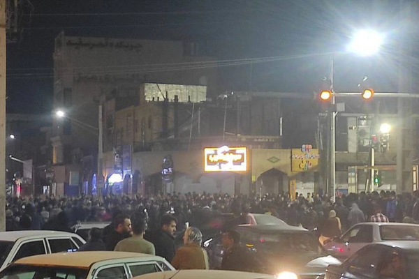 أغرقوها بالدم.. حين تعجز الكلمات عن وصف الجريمة في "دزفول" بإيران