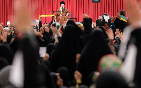 روزنامه زیر نظر خامنهای: دشمن آرزوی برهنه شدن زنان ما را دارد