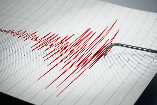 زلزله به بزرگی ۵.۳ در زواره اصفهان با چند پسلرزه همراه شد